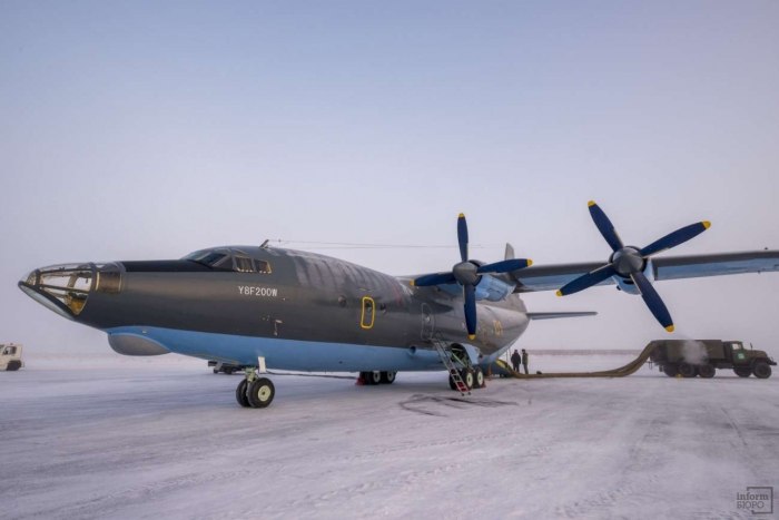 АН-8 военно-транспортный самолёт турбовинтовые самолёты