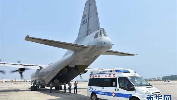 Y-8 самолет