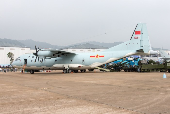 Shaanxi y-9 самолет