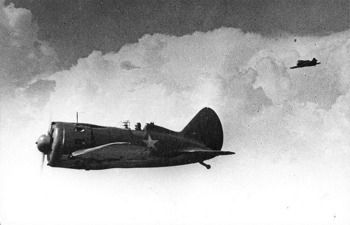 Советский самолёт истребитель и16