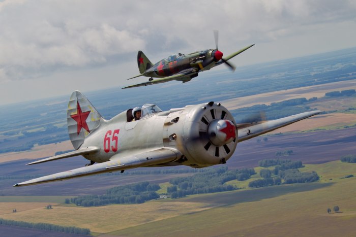 Советский самолёт истребитель и16