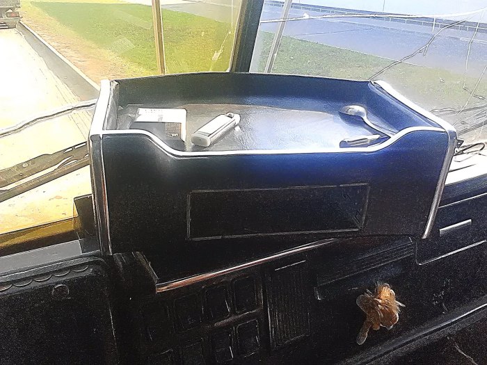 Полка для КАМАЗА 4310 на панель