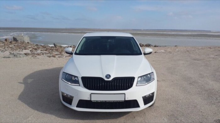 Skoda Octavia a7 FL белая
