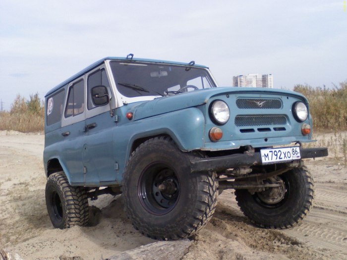 УАЗ 3151 на 33 колесах