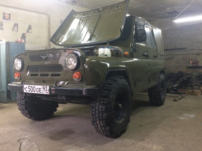 УАЗ 3151 на 33 колесах