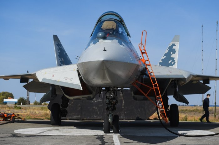 Истребитель пятого поколения Су-57э