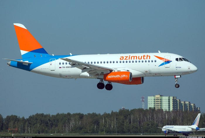 Самолет сухой Суперджет 100 Азимут