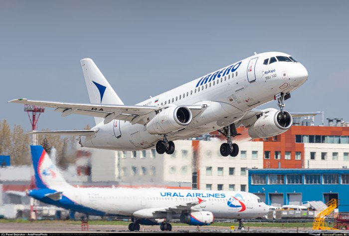 Sukhoi Superjet 100 самолет