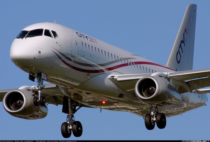 Sukhoi Superjet 100 самолет