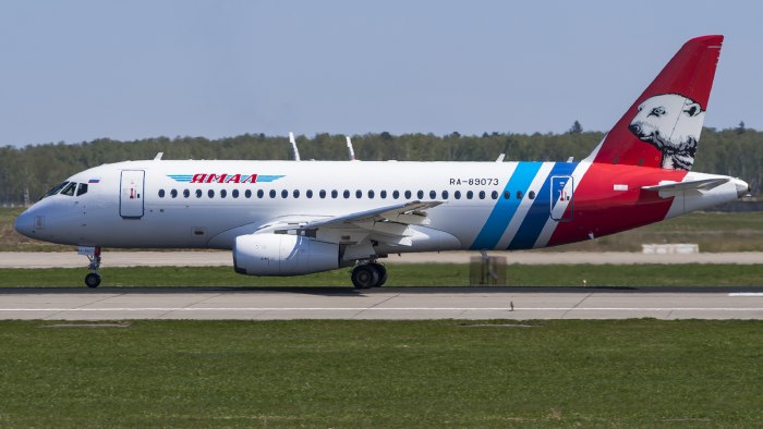 Самолёт супер Jet 100 Ямал