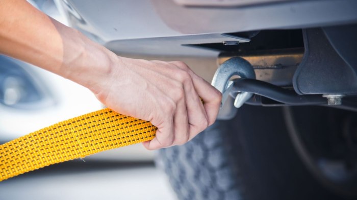 Буксировка машины тросом