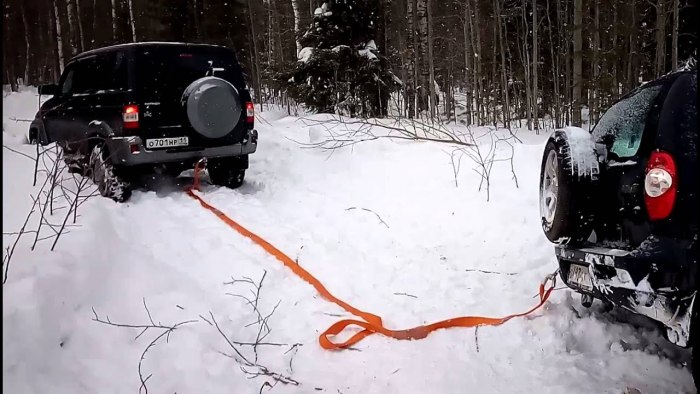 Буксировка автомобиля из снега