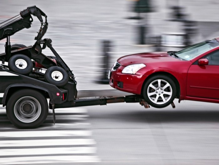 Машина на эвакуаторе