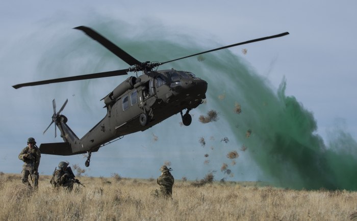 Вертолёт uh-60 Black Hawk