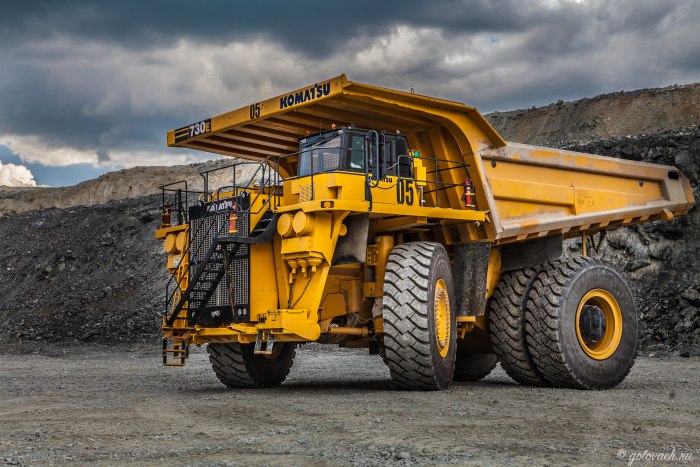 Самосвал Komatsu hd1500