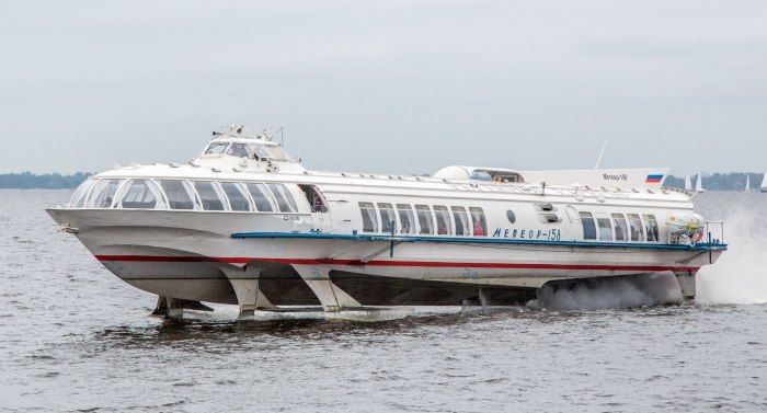 Метеор судно на подводных крыльях