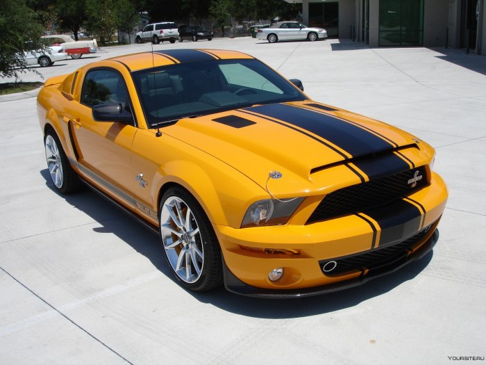 Ford Shelby gt 500 жёлтый