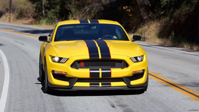 Ford Mustang Shelby gt500 Yellow