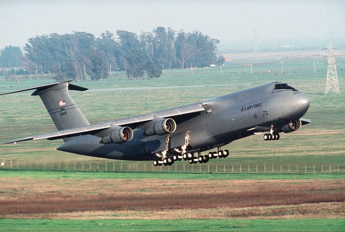 Lockheed c-5 Galaxy военно - транспортный самолёт