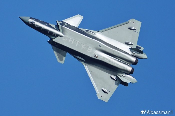 Китайский истребитель пятого поколения j-20