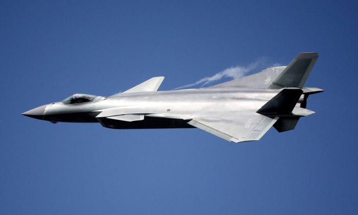 Китайский самолет 5 поколения j-20