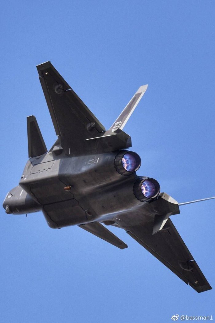 J-20 истребитель