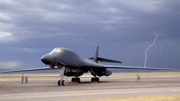 B1 Lancer