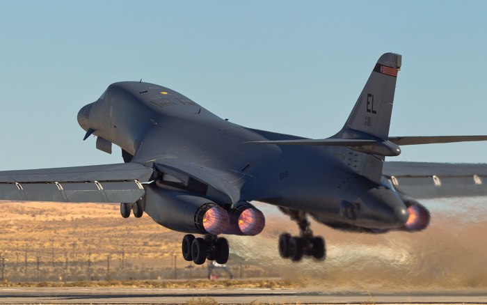 Rockwell b-1 Lancer бомбардировщик