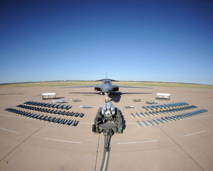 Rockwell b-1 Lancer бомбардировщик