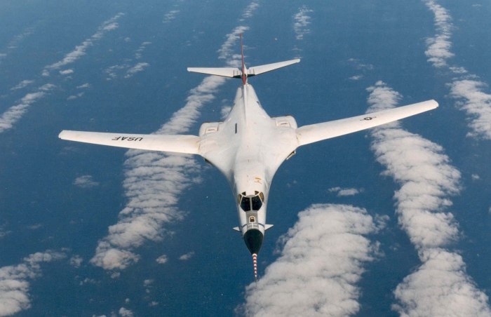 Б-1b самолет