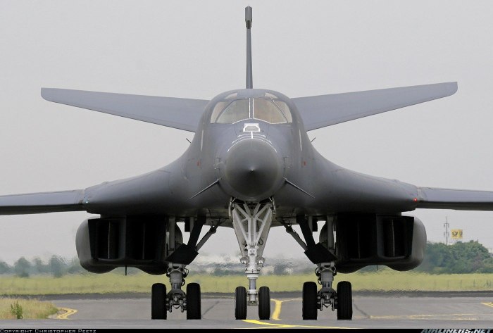 Rockwell b-1 Lancer бомбардировщик