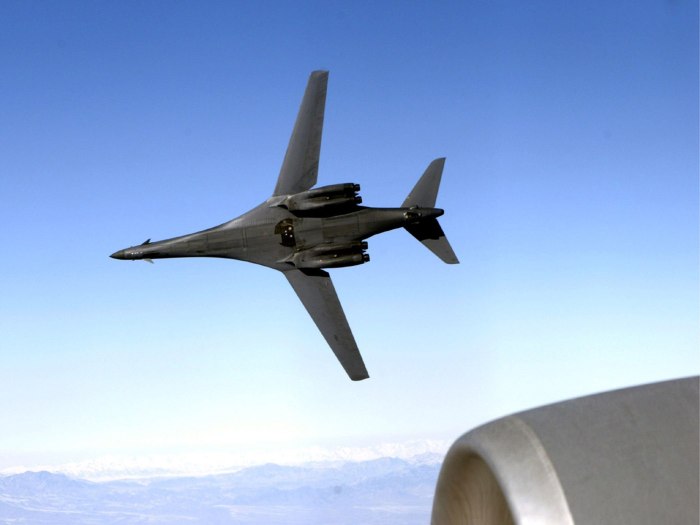 Бомбардировщик b-1b Lancer