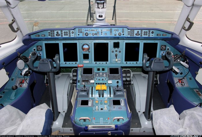 SSJ 100 кабина