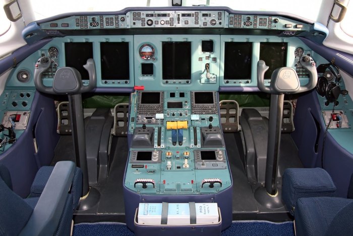 АН 148 салон