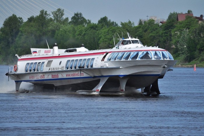 Теплоход Метеор 120м