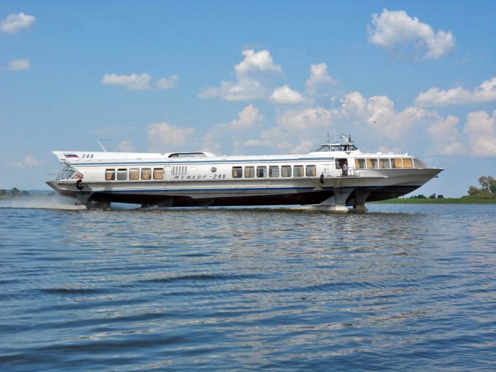 Метеор судно на подводных крыльях