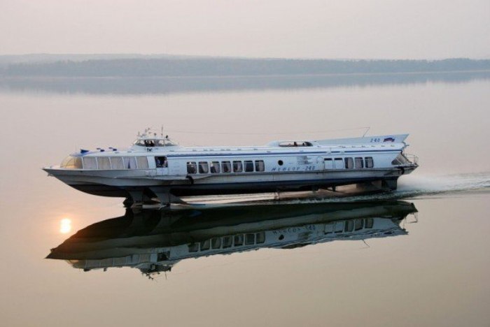 Метеор корабль на подводных крыльях