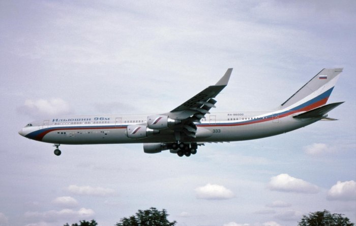 Самолет ил-96-400впу