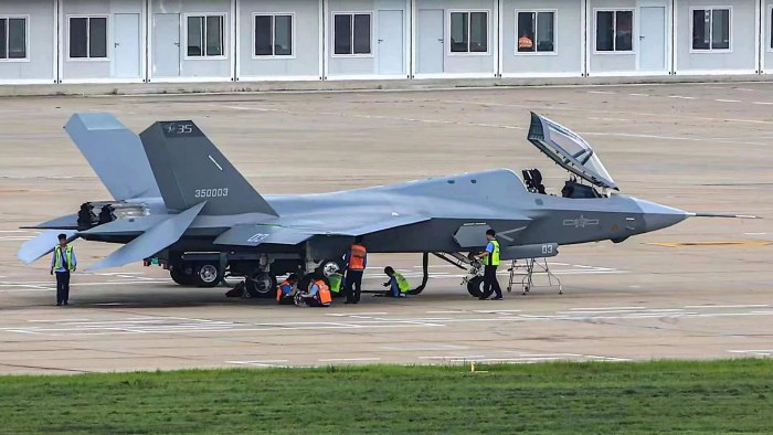 Китайский истребитель 5 поколения j-31
