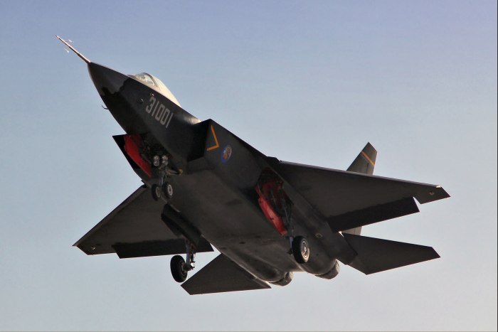 Китайский стелс-истребитель j-31