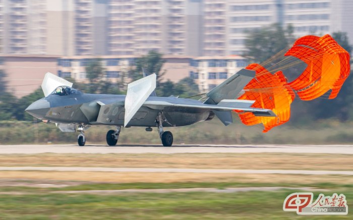 ВВС НОАК J-20