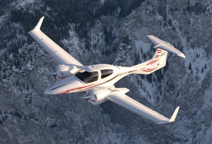 Самолет Diamond da-42