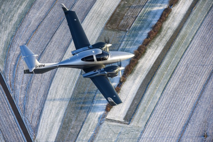 Самолет Diamond da-42