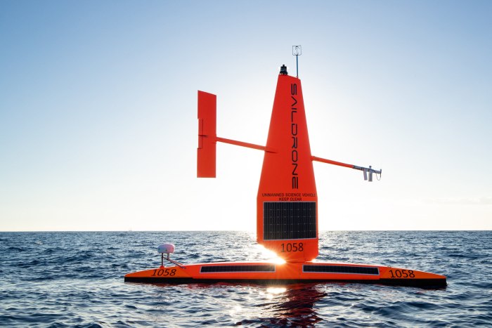 Плавучий дрон Saildrone 1020