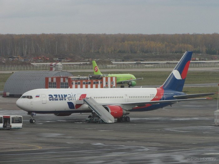 Азур самолеты 767-300 салон