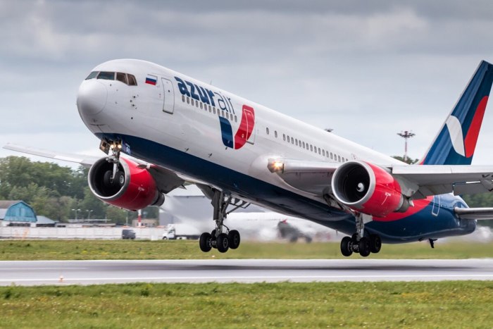 Азур 767-300