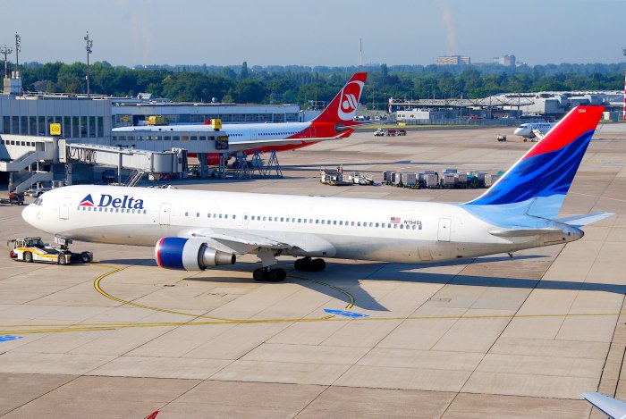 Боинг 767300