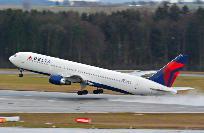 Боинг 767300