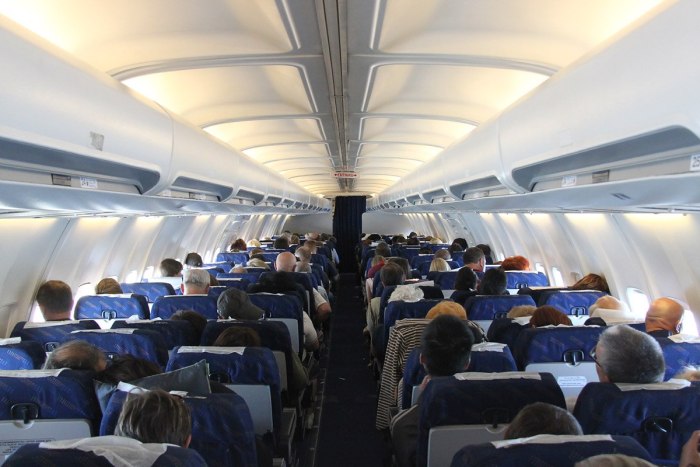 Боинг 737 внутри салона