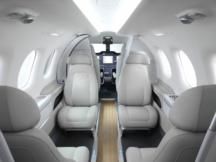 Embraer Phenom 100 салон